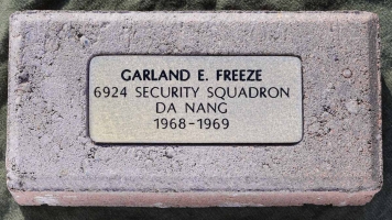 551 - GARLAND FREEZE